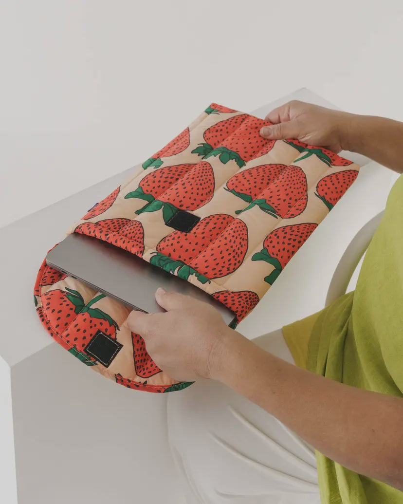 16" Strawberry Laptop Sleeve